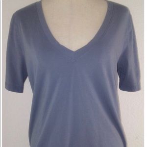 V-neck crop tee